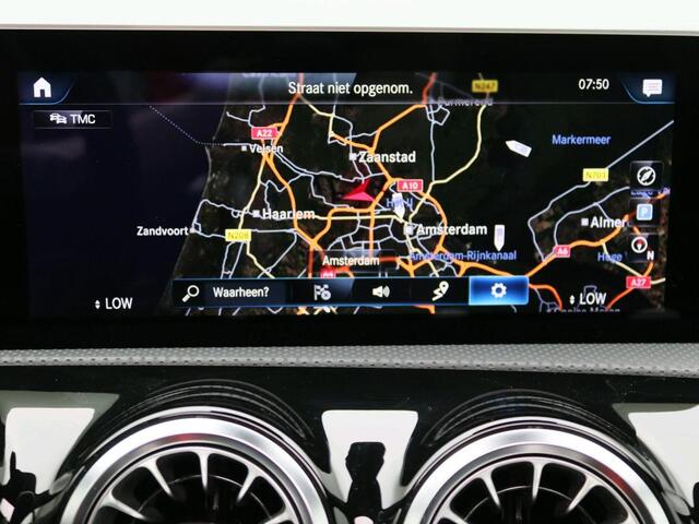 Mercedes-Benz A-KLASSE 160 Business Solution AMG AMG Line | Night Pakket | Panorama Schuif-Kanteldak | Sfeerverlichting. Inclusief 24 maanden MB Certified garantie voor Europa.