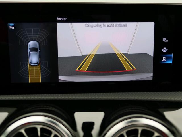 Mercedes-Benz A-KLASSE 160 Business Solution AMG AMG Line | Night Pakket | Panorama Schuif-Kanteldak | Sfeerverlichting. Inclusief 24 maanden MB Certified garantie voor Europa.
