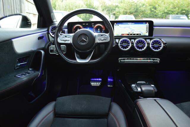 Mercedes-Benz A-KLASSE 250 e AMG Led Panorama Burmester Distronic Camera Night Pdc