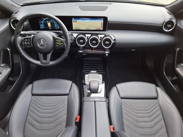 Mercedes-Benz A-KLASSE 180 PANO DAK WIDESCREEN 1e EIGENAAR CAMERA PARK ASSIST HALF LEER LED NAVI CRUISE