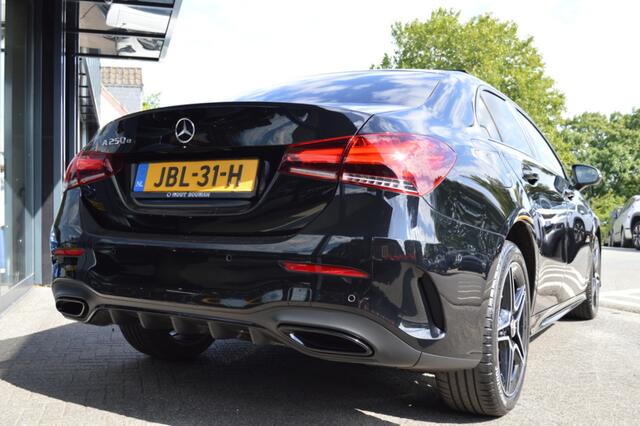 Mercedes-Benz A-KLASSE 250 e AMG Led Panorama Widescreen Sfeer Camera Night Augmented Pdc
