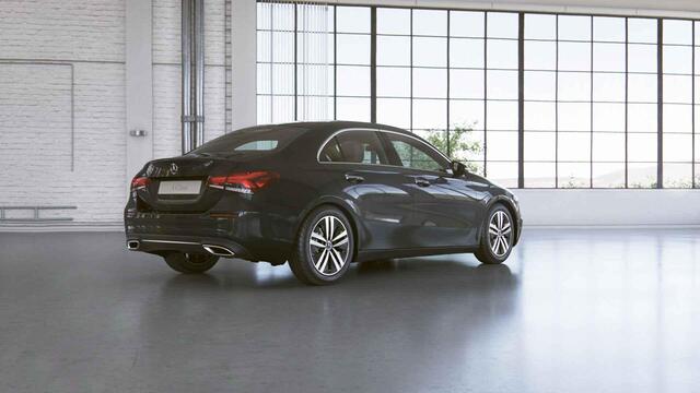 Mercedes-Benz A-KLASSE 180 Business Solution Luxury | Panoramadak | Memory | Widescreen | Keyless | Multibeam | Stoelverwarming |