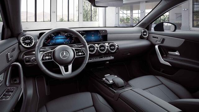 Mercedes-Benz A-KLASSE 180 Business Solution Luxury | Panoramadak | Memory | Widescreen | Keyless | Multibeam | Stoelverwarming |