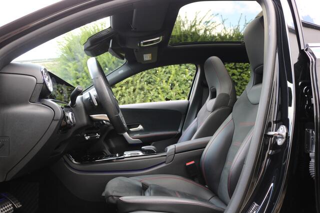 Mercedes-Benz A-KLASSE 200 AMG Pakket AMG NightPakket (Panoramadak Sportleder Carplay Widescreen Camera Full-Led PrivacyGlass Pdc V+A)
