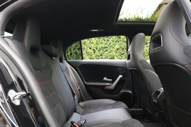 Mercedes-Benz A-KLASSE 200 AMG Pakket AMG NightPakket (Panoramadak Sportleder Carplay Widescreen Camera Full-Led PrivacyGlass Pdc V+A)