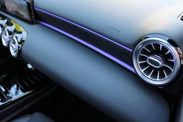 Mercedes-Benz A-KLASSE 200 AMG Pakket AMG NightPakket (Panoramadak Sportleder Carplay Widescreen Camera Full-Led PrivacyGlass Pdc V+A)