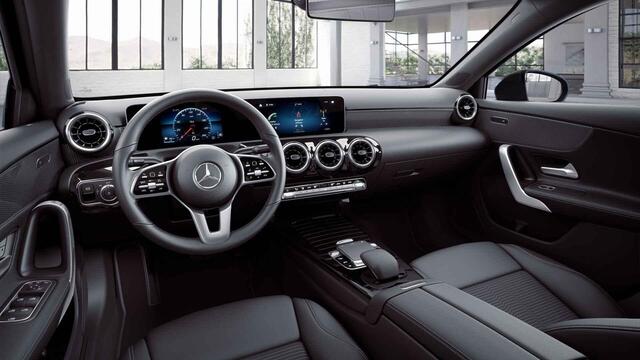 Mercedes-Benz A-KLASSE 200 | MBUX | Stoelverwarming | Parkeercamera | Spiegelpakket |