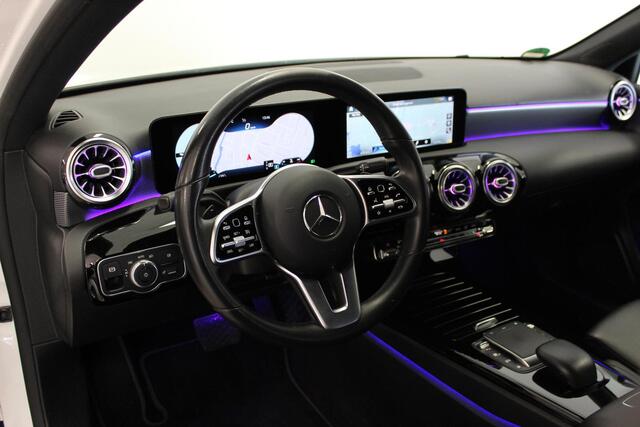 Mercedes-Benz A-KLASSE 180 d Business Solution Luxury | NAVIGATIE | PDC-V/A | LED | 17'LMV | CARPLAY | STOEL-VERW | CLIMA | DAB |