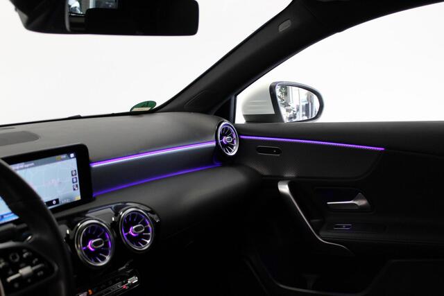 Mercedes-Benz A-KLASSE 180 d Business Solution Luxury | NAVIGATIE | PDC-V/A | LED | 17'LMV | CARPLAY | STOEL-VERW | CLIMA | DAB |