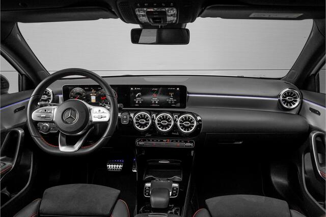 Mercedes-Benz A-KLASSE 200 AMG Night Pano Burmester Stoelverwarming