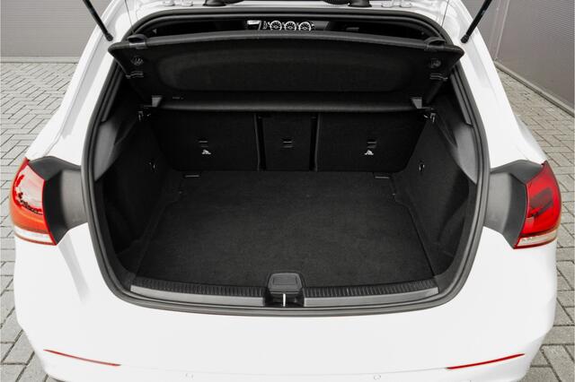 Mercedes-Benz A-KLASSE 200 AMG Night Pano Burmester Stoelverwarming