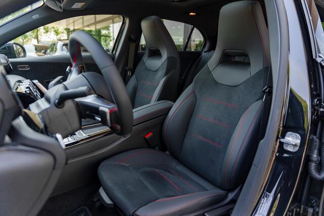 Mercedes-Benz A-KLASSE 250e Business Solution AMG | Panoramaschuifdak | Night pakket | Achteruitrijcamera | Stoelverwarming | MULTIBEAM LED |
