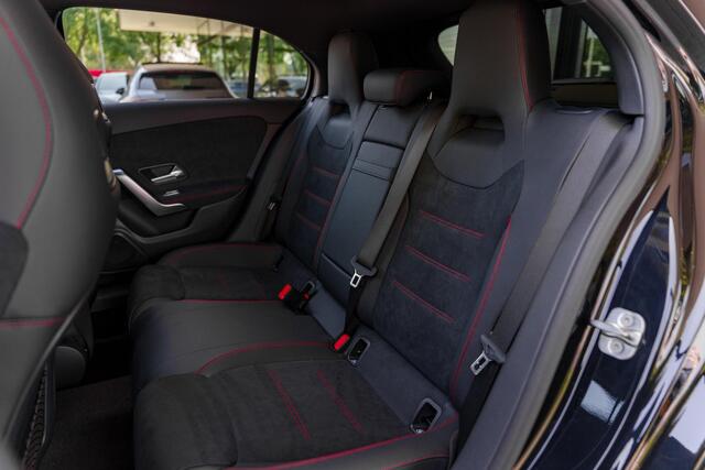 Mercedes-Benz A-KLASSE 250e Business Solution AMG | Panoramaschuifdak | Night pakket | Achteruitrijcamera | Stoelverwarming | MULTIBEAM LED |