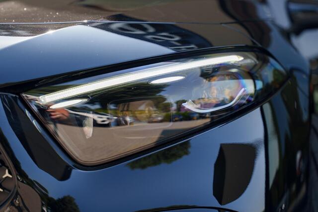 Mercedes-Benz A-KLASSE 250e Business Solution AMG | Panoramaschuifdak | Night pakket | Achteruitrijcamera | Stoelverwarming | MULTIBEAM LED |
