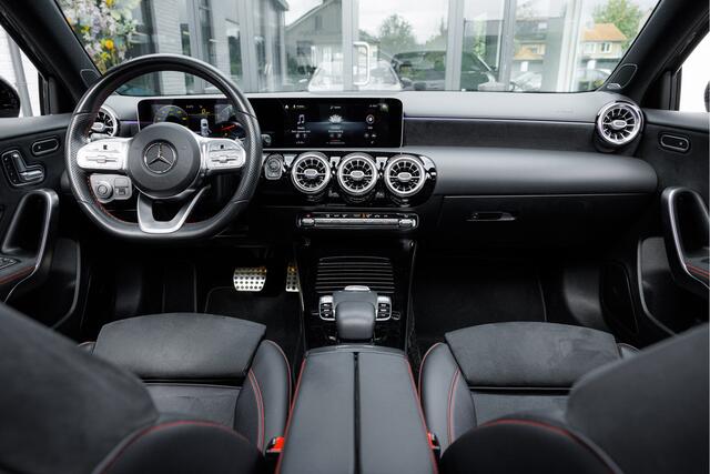 Mercedes-Benz A-KLASSE 250 4MATIC AMG Night Pano - Burmester - Sfeerverlichting