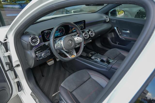 Mercedes-Benz A-KLASSE 250 224pk Premium |AMG-pakket|org. NL|BTW-auto|panoramadak|sportstoelen|sfeerverlichting|stoelverwarming|cruise control|parkeer camera|DAB|clima control|