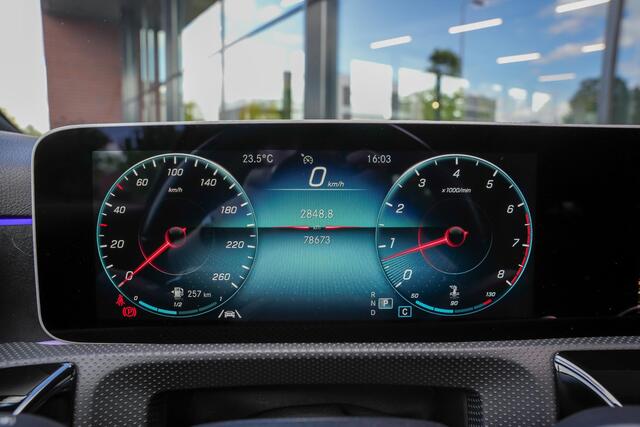 Mercedes-Benz A-KLASSE 250 224pk Premium |AMG-pakket|org. NL|BTW-auto|panoramadak|sportstoelen|sfeerverlichting|stoelverwarming|cruise control|parkeer camera|DAB|clima control|