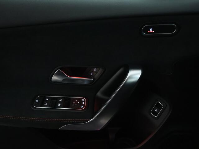 Mercedes-Benz A-KLASSE 250 e AMG Face Lift Plug-In Hybride | Panoramadak | Achteruitrijcamera | Nightpakket | Sfeerverlichting | Inclusief 24 maanden MB Certified garantie voor Europa.