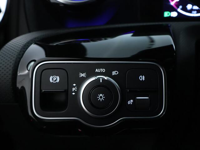 Mercedes-Benz A-KLASSE 250 e AMG Face Lift Plug-In Hybride | Panoramadak | Achteruitrijcamera | Nightpakket | Sfeerverlichting | Inclusief 24 maanden MB Certified garantie voor Europa.
