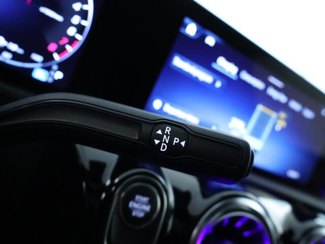 Mercedes-Benz A-KLASSE 250 e AMG Face Lift Plug-In Hybride | Panoramadak | Achteruitrijcamera | Nightpakket | Sfeerverlichting | Inclusief 24 maanden MB Certified garantie voor Europa.