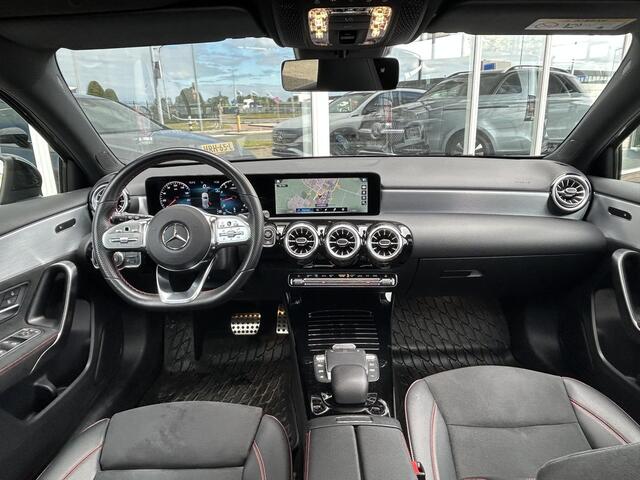 Mercedes-Benz A-KLASSE 180 AMG | Panoramadak | Sfeerverlichting