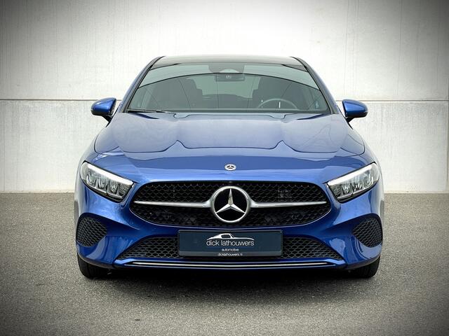 Mercedes-Benz A-KLASSE 250 e Luxury Line / PANO / WIDESCREEN / AMBIENT / LED / CARPLAY