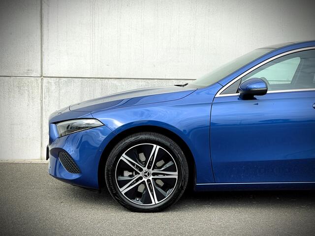 Mercedes-Benz A-KLASSE 250 e Luxury Line / PANO / WIDESCREEN / AMBIENT / LED / CARPLAY