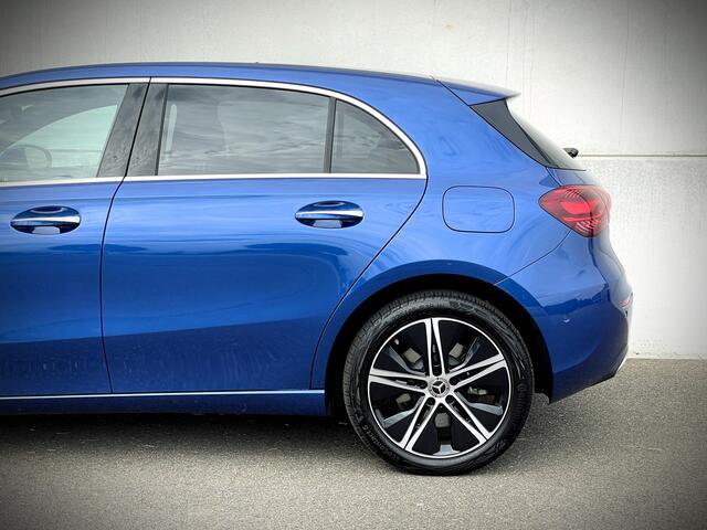 Mercedes-Benz A-KLASSE 250 e Luxury Line / PANO / WIDESCREEN / AMBIENT / LED / CARPLAY
