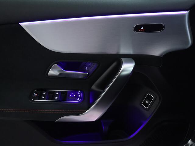 Mercedes-Benz A-KLASSE 250 e Business Solution AMG Inclusief 24 maanden MB Certified garantie voor Europa. AMG Line / nightpakket