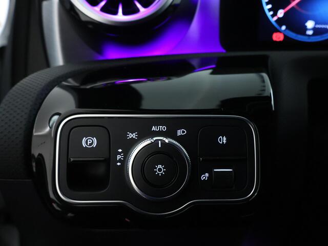 Mercedes-Benz A-KLASSE 250 e Business Solution AMG Inclusief 24 maanden MB Certified garantie voor Europa. AMG Line / nightpakket
