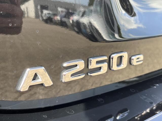 Mercedes-Benz A-KLASSE 250 e AMG Line