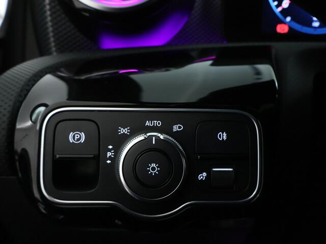 Mercedes-Benz A-KLASSE 250 e Advantage Panorama Schuif-Kanteldak | Lichtmetalen velgen | Navigatie |Sfeerverlichting | Memory Voorstoelen. Inclusief 24 maanden MB Certified garantie voor Europa.