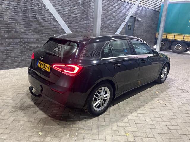 Mercedes-Benz A-KLASSE 200 Business Solution Plus Upgrade | Panoramadak | Trekhaak | Camera | DAB | Apple Carplay