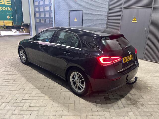 Mercedes-Benz A-KLASSE 200 Business Solution Plus Upgrade | Panoramadak | Trekhaak | Camera | DAB | Apple Carplay