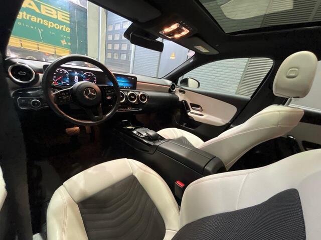 Mercedes-Benz A-KLASSE 200 Business Solution Plus Upgrade | Panoramadak | Trekhaak | Camera | DAB | Apple Carplay