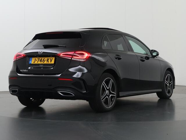 Mercedes-Benz A-KLASSE 250 e Business Solution AMG Limited | Night | Panoramadak | Stoelverwarming | Achteruitrijcamera | Sfeerverlichting |