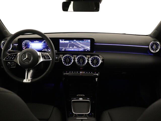 Mercedes-Benz A-KLASSE 250e Luxury Line Limousine | Panorama schuifdak | Parkeerpakket met camera | KEYLESS GO | Stoelverwarming | Siegelpakket | Thermotronic clima | Extra USB-poorten | Sfeerverlichting | Draadloos oplaadsysteem voor Smartphone |