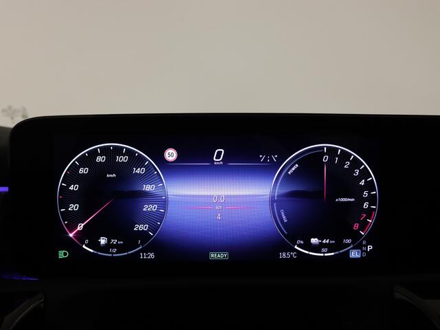 Mercedes-Benz A-KLASSE 250e Luxury Line Limousine | Panorama schuifdak | Parkeerpakket met camera | KEYLESS GO | Stoelverwarming | Siegelpakket | Thermotronic clima | Extra USB-poorten | Sfeerverlichting | Draadloos oplaadsysteem voor Smartphone |