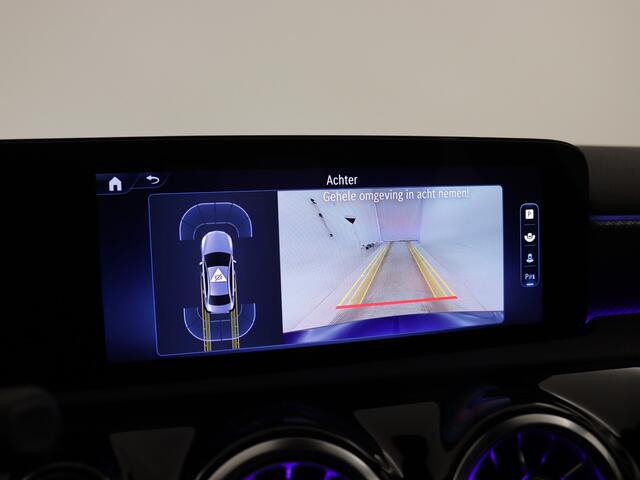 Mercedes-Benz A-KLASSE 250e Luxury Line Limousine | Panorama schuifdak | Parkeerpakket met camera | KEYLESS GO | Stoelverwarming | Siegelpakket | Thermotronic clima | Extra USB-poorten | Sfeerverlichting | Draadloos oplaadsysteem voor Smartphone |
