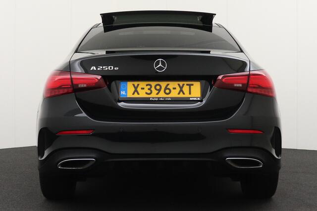 Mercedes-Benz A-KLASSE A 250e AMG 273 PK N.W Type Pano-dak Adapt. Cruise Sfeerverlichting