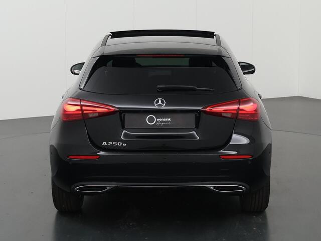 Mercedes-Benz A-KLASSE 250 e Business Line | Panorama-schuifdak | Privacy Glass | Stoelverwarming | Achteruitrijcamera | DAB+ |