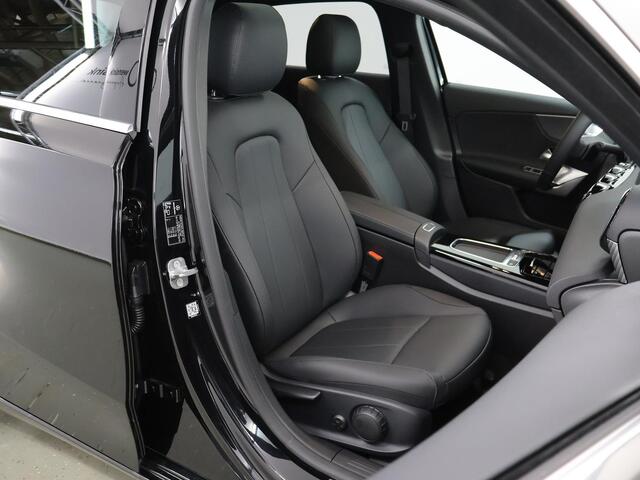 Mercedes-Benz A-KLASSE 250 e Business Line | Panorama-schuifdak | Privacy Glass | Stoelverwarming | Achteruitrijcamera | DAB+ |