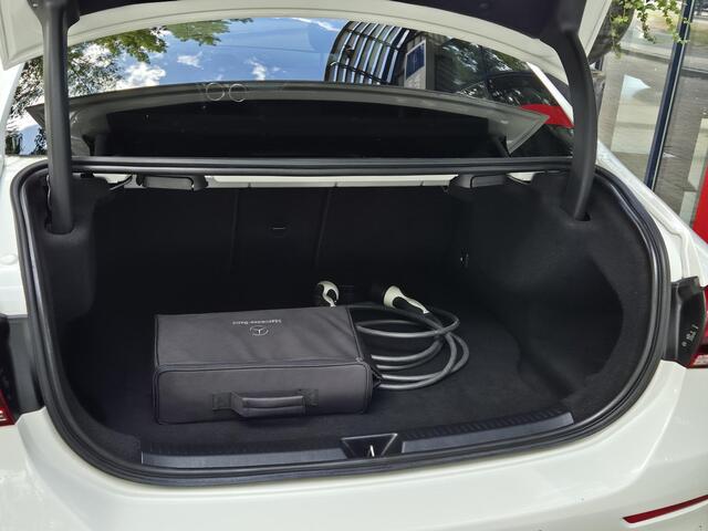 Mercedes-Benz A-KLASSE 250 e Edition AMG Line | Navigatie | Panoramadak | Cruise Control | Sportstoelen |LM Velgen