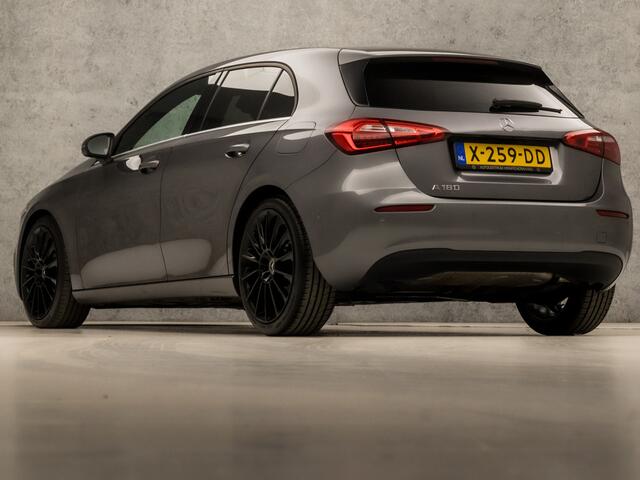 Mercedes-Benz A-KLASSE 180 Solution Sport Automaat (GROOT NAVI, PANAMERICANA GRILL, VIRTUAL COCKPIT, LEDER, SPORTSTOELEN, GETINT GLAS, CRUISE, CAMERA, NIEUWSTAAT)