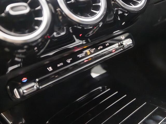 Mercedes-Benz A-KLASSE 180 Solution Sport Automaat (GROOT NAVI, PANAMERICANA GRILL, VIRTUAL COCKPIT, LEDER, SPORTSTOELEN, GETINT GLAS, CRUISE, CAMERA, NIEUWSTAAT)
