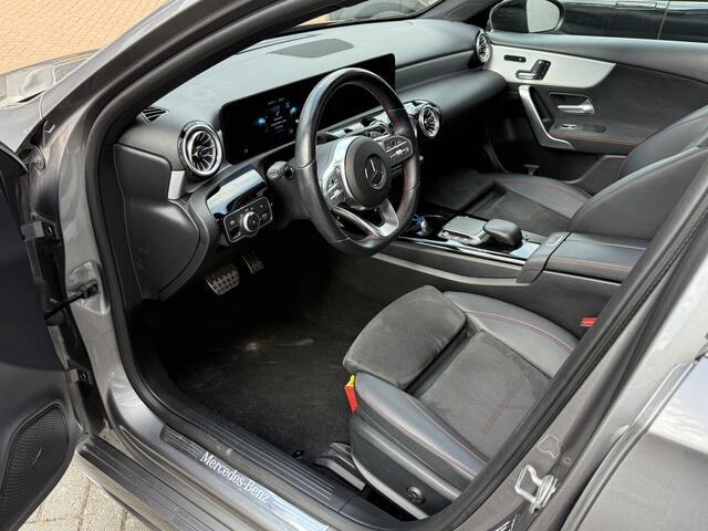Mercedes-Benz A-KLASSE 250 e Business Solution AMG Limited | SFeerverlichting | Pano | Memory stoelen
