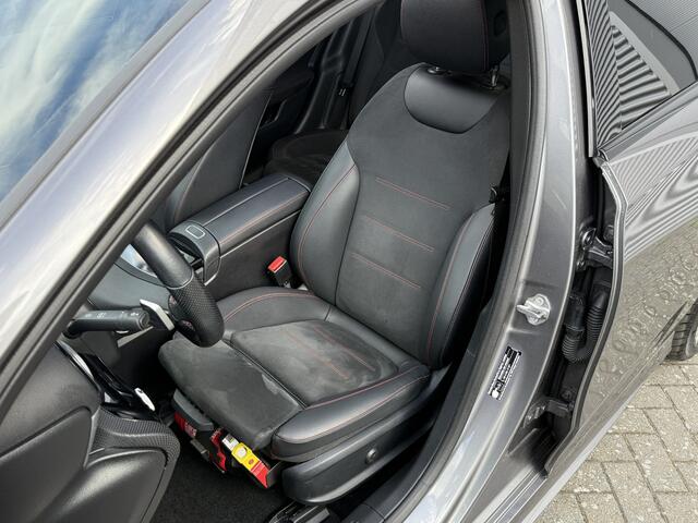Mercedes-Benz A-KLASSE 250 e Business Solution AMG Limited | SFeerverlichting | Pano | Memory stoelen