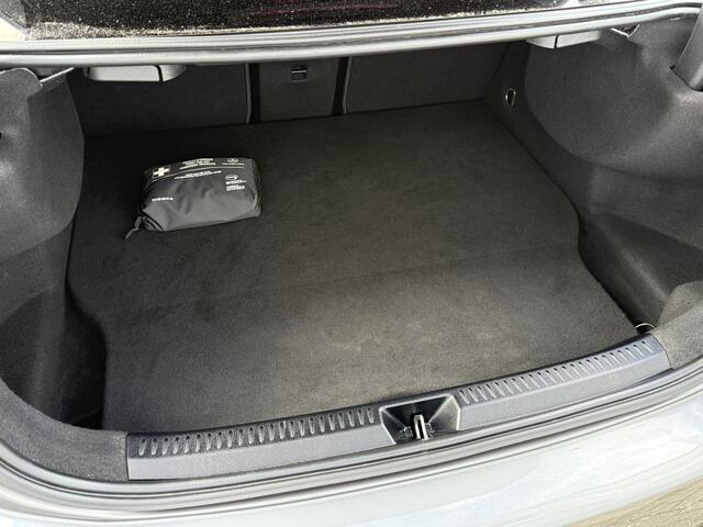Mercedes-Benz A-KLASSE 250 e Business Solution AMG Limited | SFeerverlichting | Pano | Memory stoelen