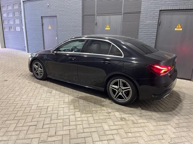 Mercedes-Benz A-KLASSE 180 Premium Plus | Stoelverwarming | Getint Glas | 18 Inch | Sportstoelen