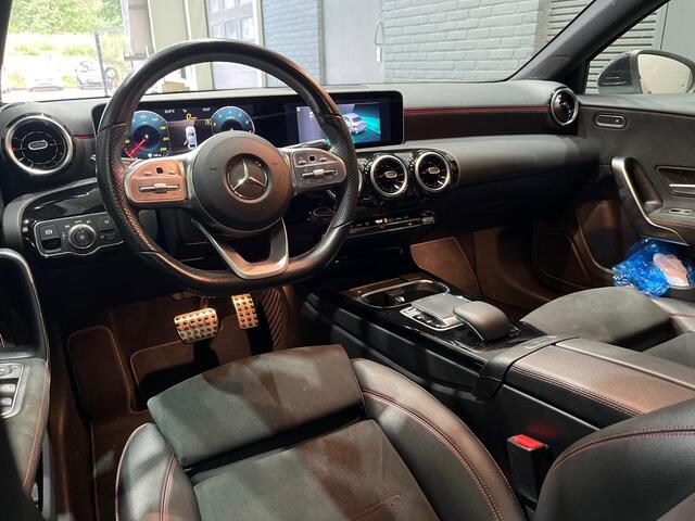 Mercedes-Benz A-KLASSE 180 Premium Plus | Stoelverwarming | Getint Glas | 18 Inch | Sportstoelen